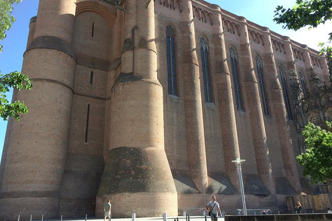 Albi and Cordes Sur Ciel Private Day Tour From Toulouse - Tour Accessibility and Accommodations