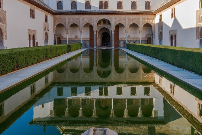 Alhambra, Albaicin and Sacromonte Guided Tour - Pricing and Booking