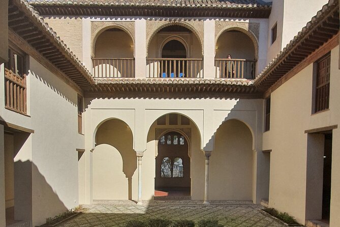 Alhambra & Generalife, Albaicín & Sacromonte Skip-the-Line Private Tour - Key Attractions: Nasrid Palaces