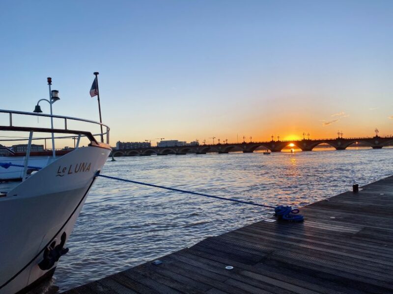 Aperitif Guided Cruise "Wine and Canelé" - Meeting Point