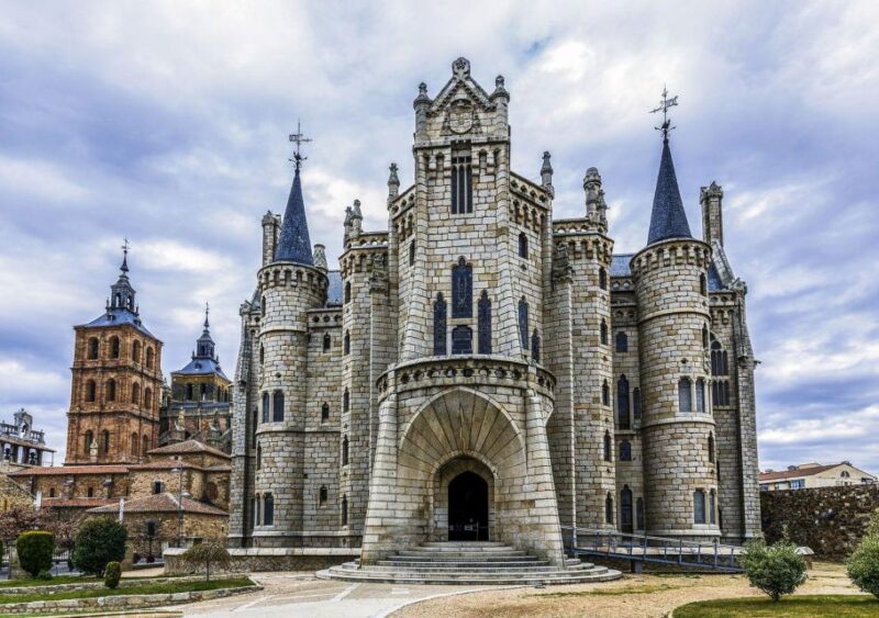 Astorga Episcopal Palace Ticket & In-App Audio Tour (ENG) - Meeting Point and Preparation