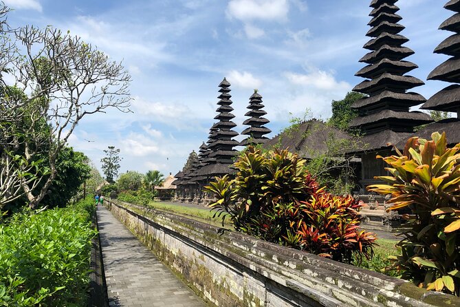 BALI INSTAGRAM TOURS; Handara Gate, Taman Ayun, & Ulundanu Temple - Ulundanu Bratan Temple