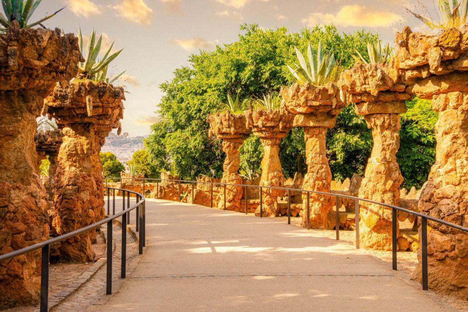 Barcelona: Park Güell Guided Tour With Fast-Track Ticket - Important Information and Requirements