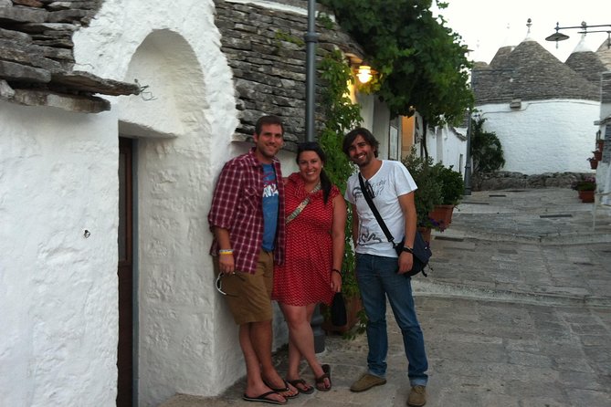 Bari, Polignano a Mare, and Alberobello Full-Day Tour  - Lecce - Exploring Baris Old Town