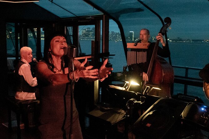 Bateaux New York Thanksgiving Plated Dinner Cruise - Live Musical Entertainment