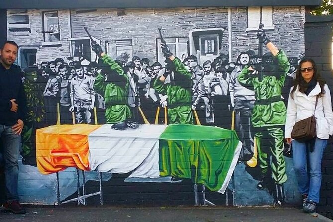 Belfast Cab /Taxi Private 2hours Terror and Conflict- Peace Tour - Divis Flats