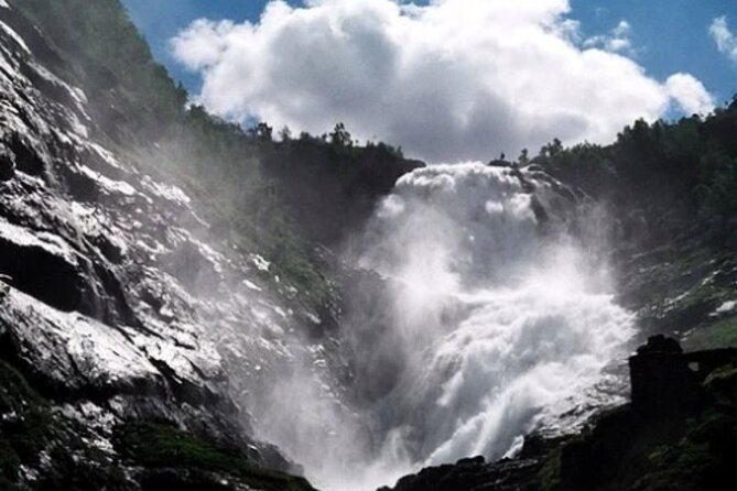 Bergen to Flam "The King of Fjords" One-Way or Round-Trip Cruise Ticket - Traveler Comfort and Amenities