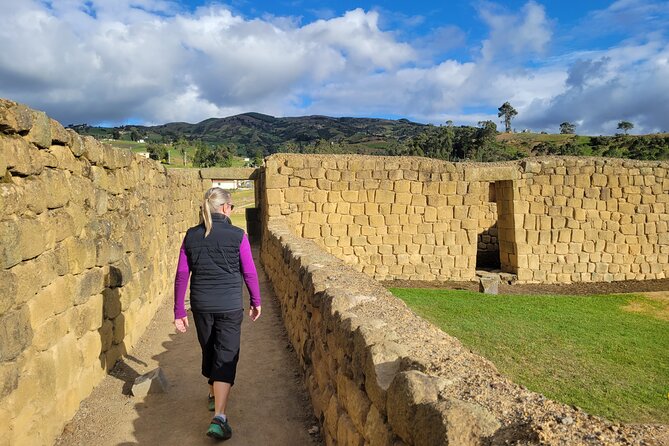Best of Ecuador 8-Day Tour - Exploring Quitos Landmarks