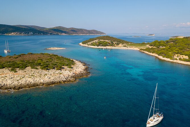 Blue Cave and Town Hvar With 5 Island Boat Tour - Exploring the Blue Cave