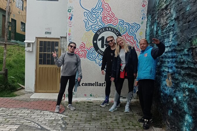 Bogota Street Urban Tour With Fruits, Graffiti and Private Guide - District Market Square La Concordia
