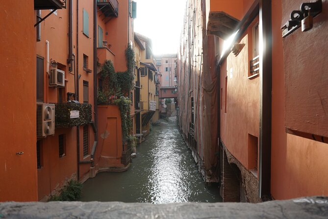 Bologna Private Wine Tour - Exploring Bolognas Old Town