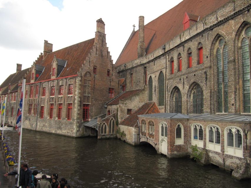 Bruges: 2.5-Hr Walking Tour From Train Station to Markt - Tour Inclusions