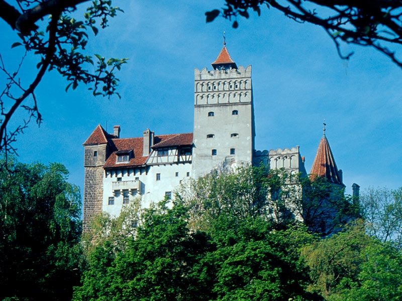 Bucharest: Peles Castle, Draculas Castle and Brasov Tour - Peles Castle Details