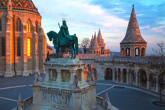 Buda Castle Walking Tour With Matthias Church Entry, Cake&Coffee - Exploring Buda Castle