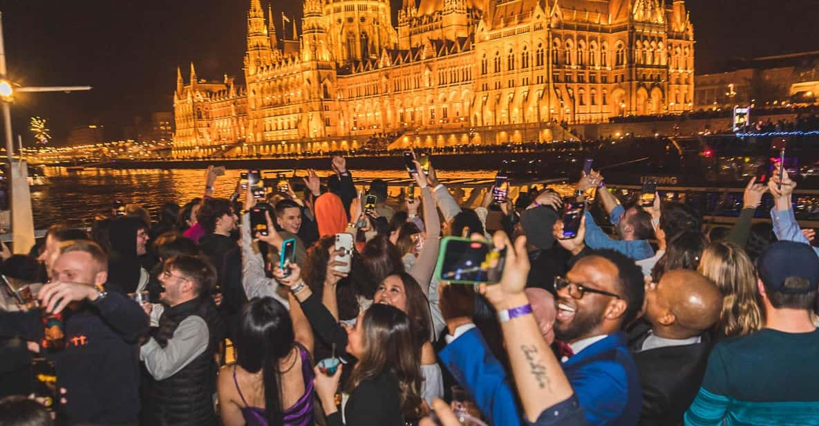 Budapest: Boat Party With Option of Unlimited Drinks - Iconic Landmarks on the Cruise