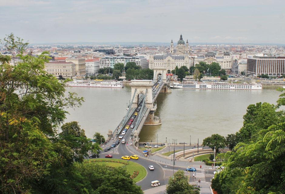 Budapest: Castle District Walk With Matthias Church Entry - Meeting Point Information