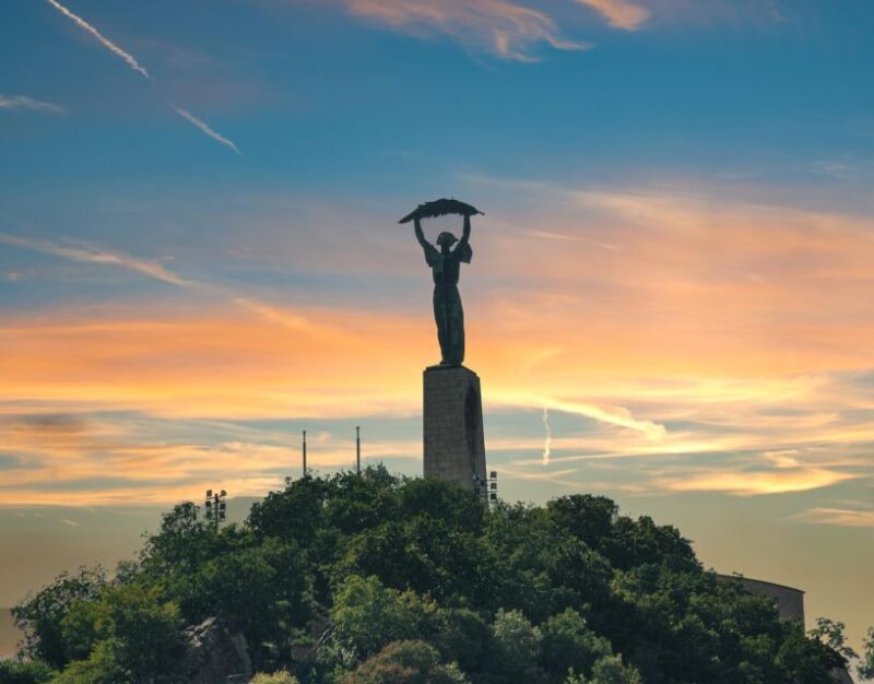 Budapest: Express Walk With a Local in 90 Minutes - Important Considerations