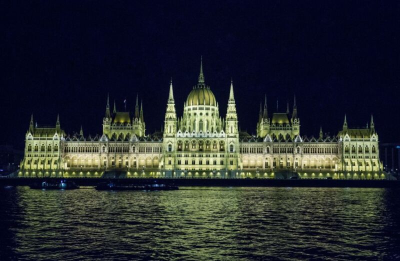 Budapest: Night Walking Tour With Danube River Cruise - Important Information