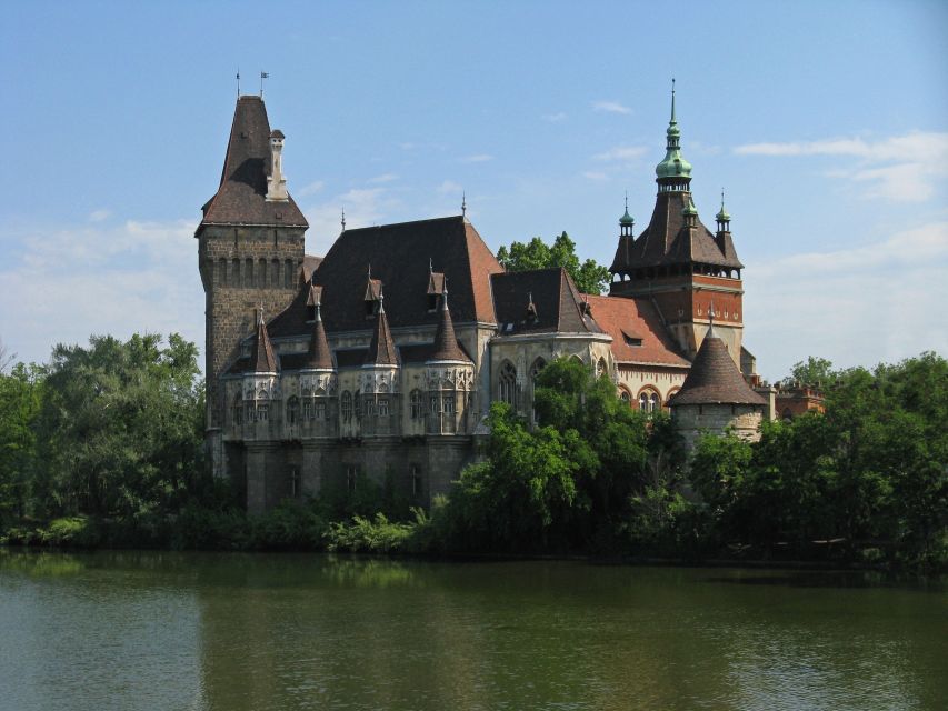 Budapest: Private Walking Tour of City With Spanish Guide - Personalized Tour Experience