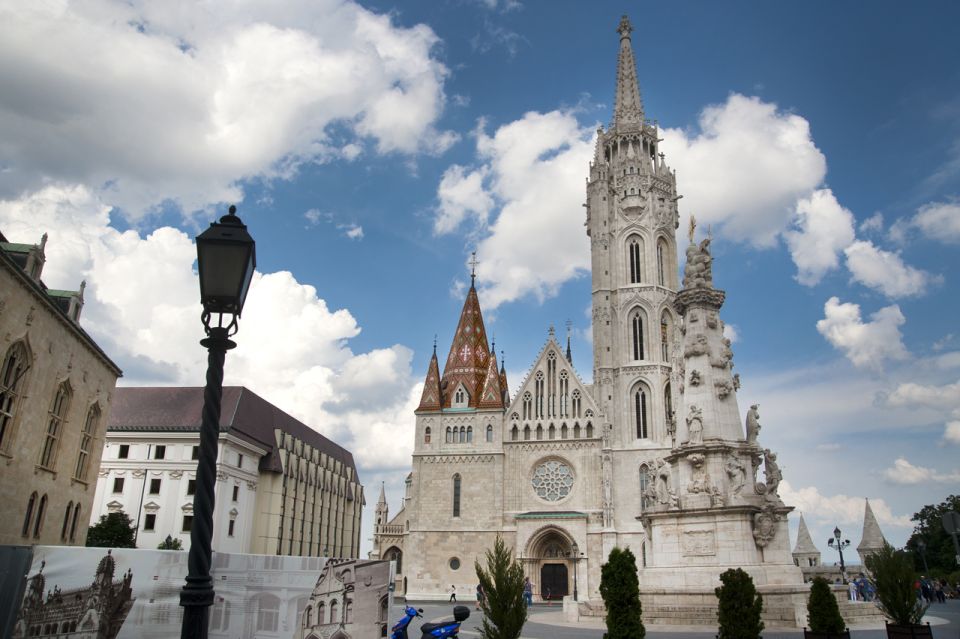 Budapest Walking Tour With a Professional Local Guide - Arts and Architecture