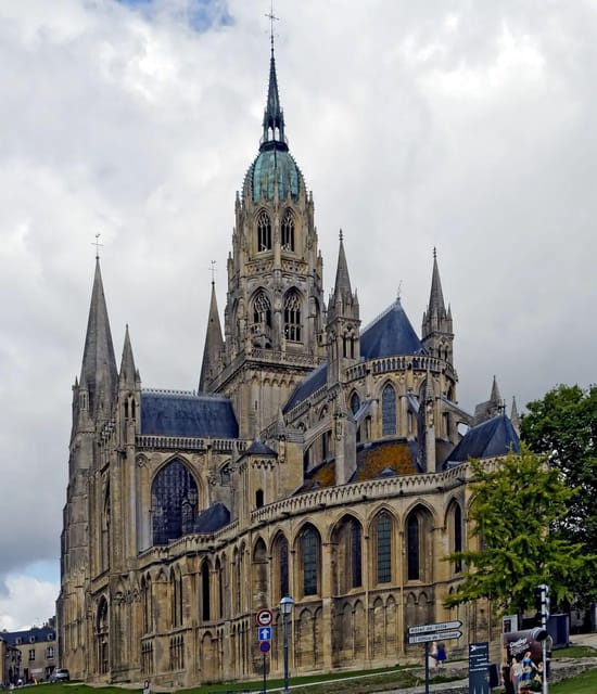 Caen: Guided Tour of Caen and Bayeux - Family-Friendly Features