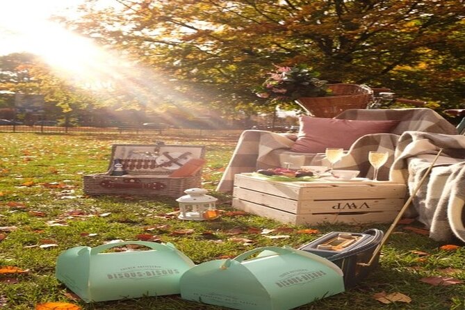 Champagne Picnic Hamper for 2 With Retro Bicycles Manchester - Guest Reviews and Ratings
