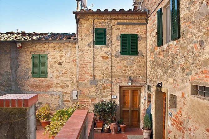Chianti Wine and Vinci Half Day Small Group Tour From Lucca - Vinci Village Visit
