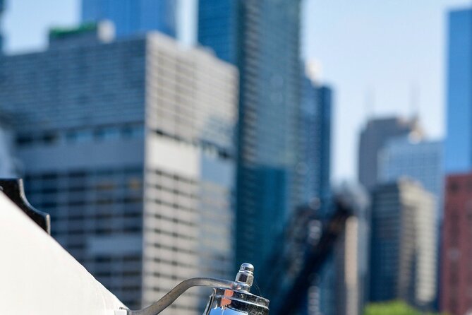 Chicago River Architecture Tour Aboard a Historic Yacht - Amenities Onboard