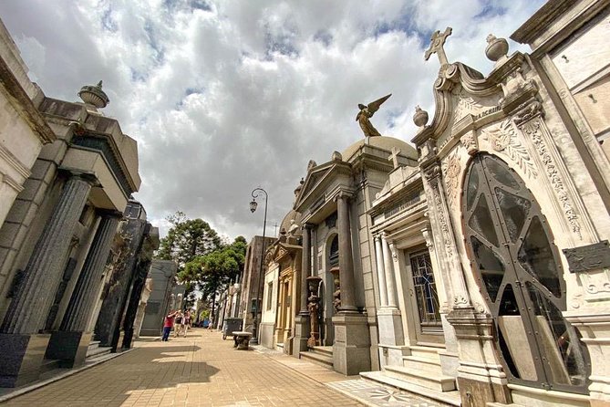 City of Angels: Walking Tour Recoleta - Skip the Line - Navigating Recoletas Pedestrian-Friendly Avenues