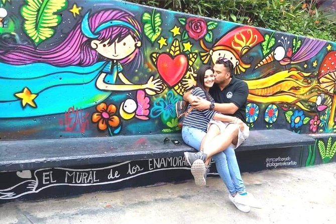 City Tour in Medellin + Commune 13 + Metro and Metrocable - Exploring Commune 13