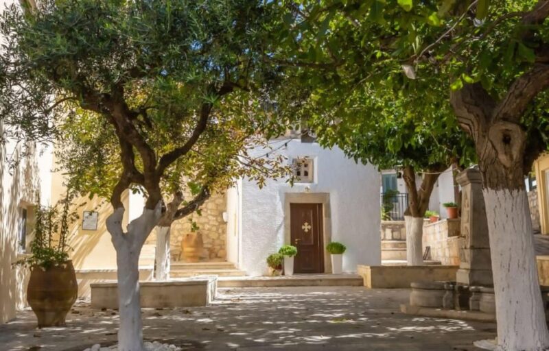 Crete: Knossos Palace and Archanes With Wine Tasting Tour - Inclusions and Exclusions