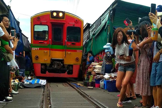 Damnoen Saduak Floating Market & Maeklong Train Market Tour - Accessibility Features of the Tour