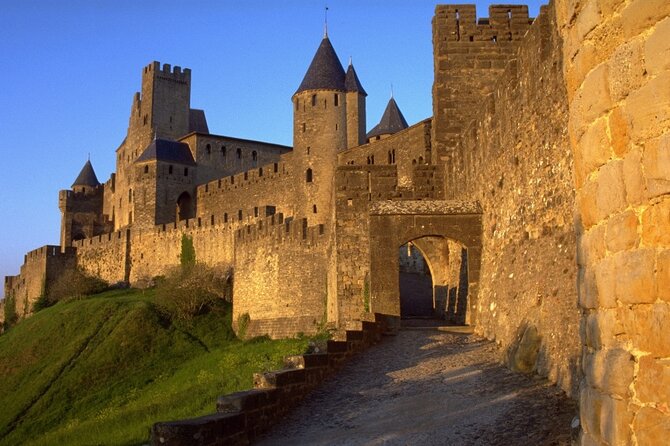 Day Trip to Carcassonne Cite Medievale and Comtale Castle Tour From Toulouse - Exploring Comtal Castle