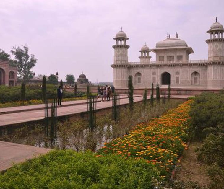 Delhi to Agra: Day Trip to Historical Treasures - Agra Fort Discovery