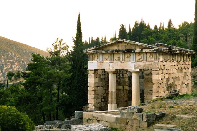 Delphi Meteora and Thermopylae 2-Day Private Tour - Licensed Guide Services