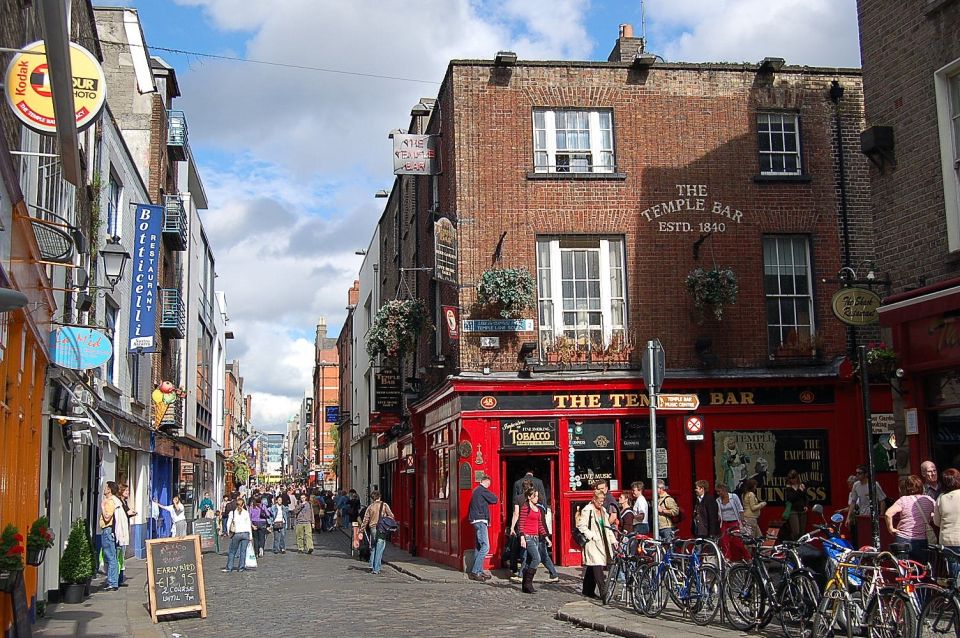 Dublin: Highlights and Hidden Corners Walking Tour - Engaging Historical Insights