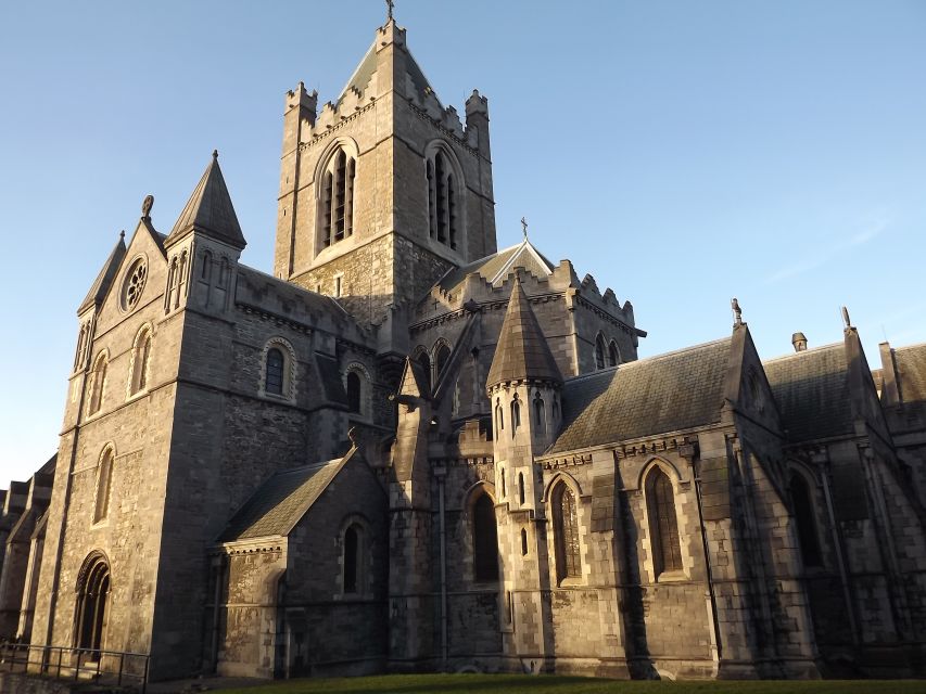 Dublin: Sightseeing Walking Tour in German - Booking Information