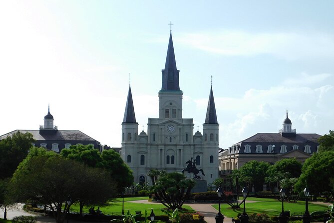 Eras of New Orleans: A History Lovers Walking Tour - Visiting Lafittes Blacksmith Shop Bar