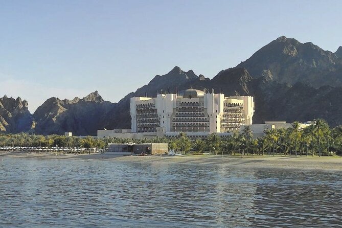 Evening Sunset Dhow Cruise Tour - Muscat - Boat Features and Amenities