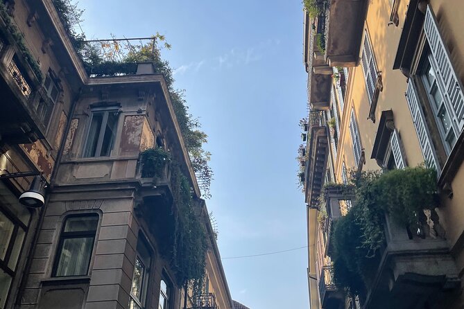 Explore History and Style With This Walking Tour in Milano - Exclusive Shopping Discounts and Experiences