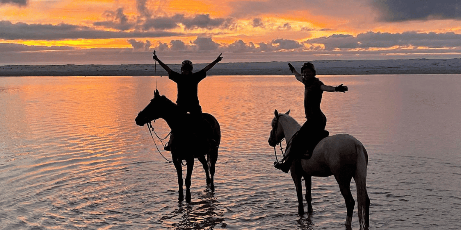 Franschhoek: 2h Horseback Riding at Sunset With Sundowners - Guided Trail Ride