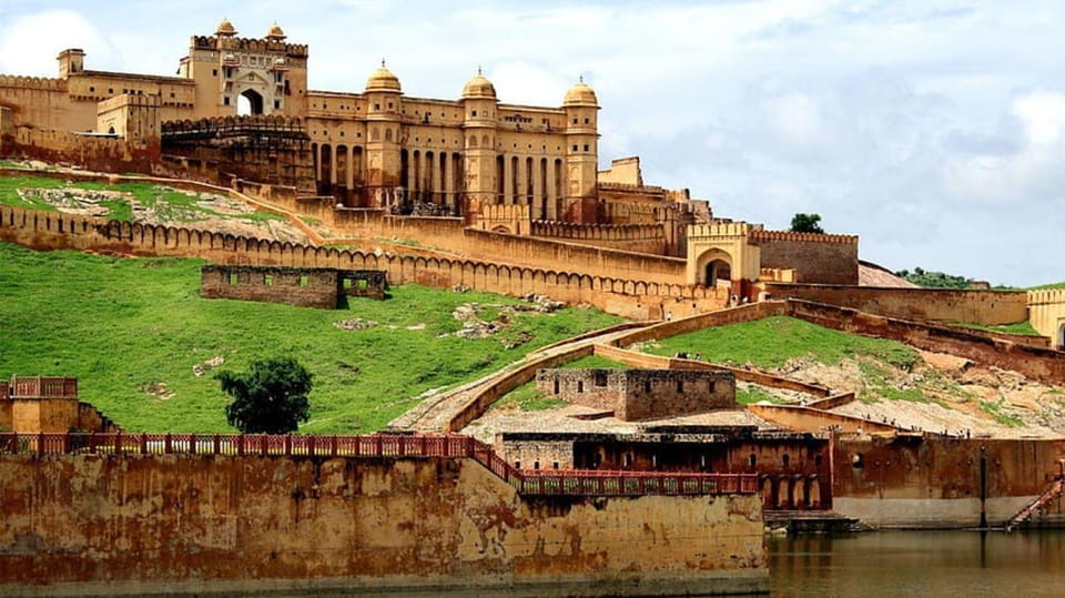 From Delhi: Private Jaipur & Amber Fort Guided Tour by Car - Iconic Attractions