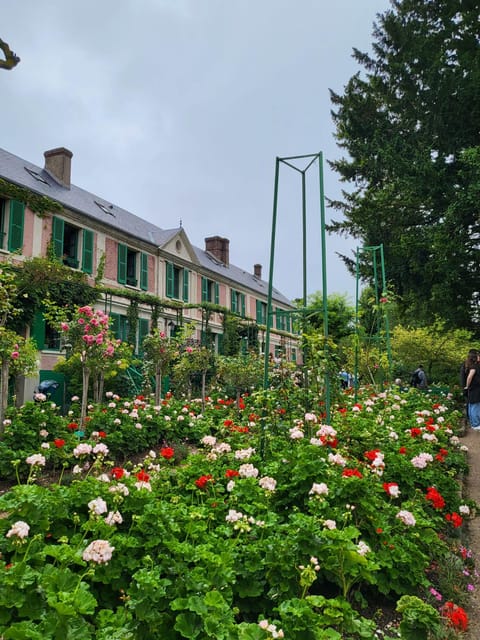 From Paris, Exclusive Small Group Giverny Tour With Lunch. - Exploring Monets Gardens