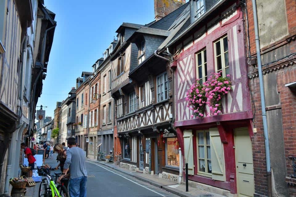 From Rouen: Normandy's Regional Highlights Private Tour - Apple Cider Tasting at Elegant Manoir