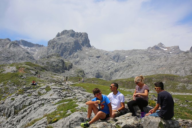Full Day Private 4WD Tour From Santander to Picos De Europa. Excellent Meals. - Sierra Del Oso