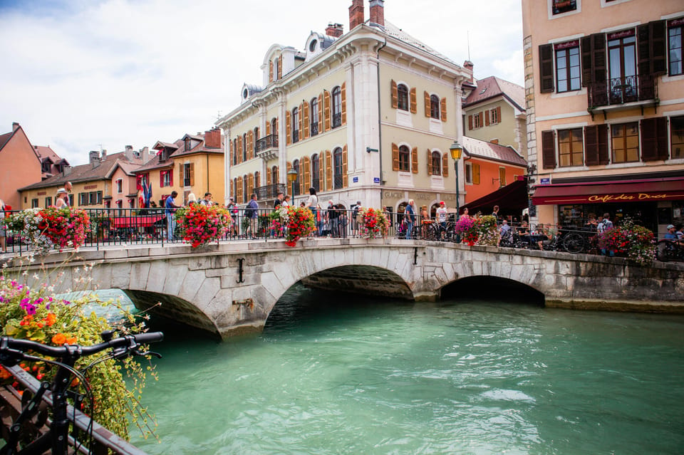 Geneva: Full-Day Trip to Annecy With Hotel/Airport Transfers - Attractions in Annecy