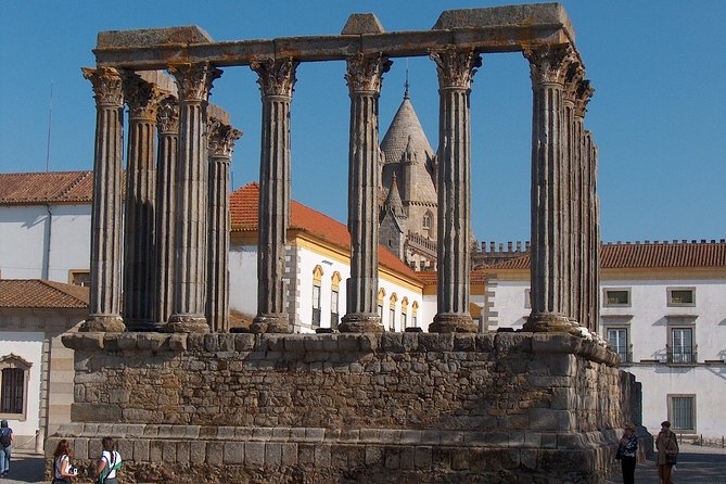 Giraldo Square and City Center Walking Tour of Évora - Participation Details