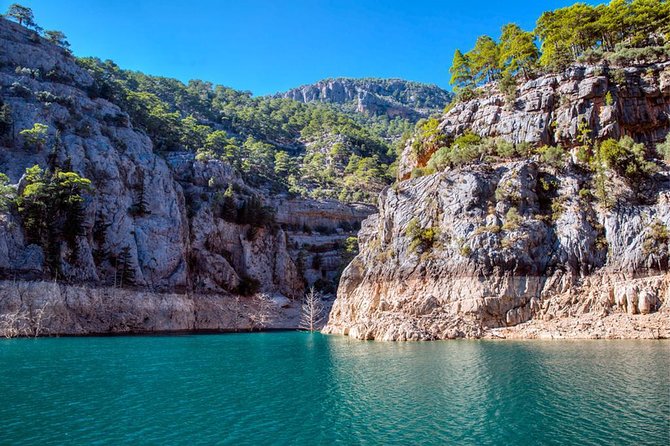 Green Canyon Cruise With Lunch and Unlimitted Drinks From Alanya - Sightseeing Boat and Drinks