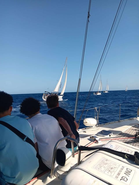 Heraklion: Sailing Cruise to Dia Island With Drinks and Meal - Onboard Dining and Drinks