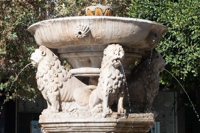 Historical Heraklion City Tour With Knossos Palace & Old Market - Exploring Knossos Palace